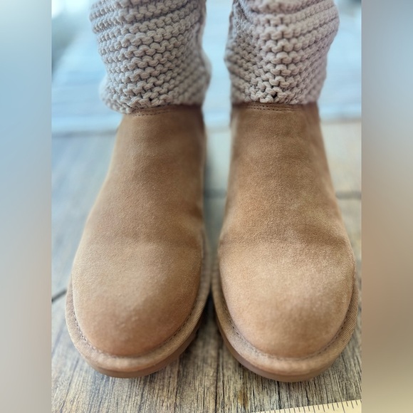 UGG Boot EUC Size 10-11 worn once LIKE NEW no tags - Picture 11 of 16